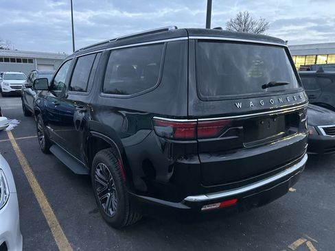 Used 2024 Jeep Wagoneer Series II w/ Flexible Seating Group image 5