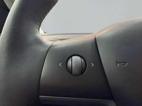 Used 2023 Tesla Model 3 Standard Range image 17