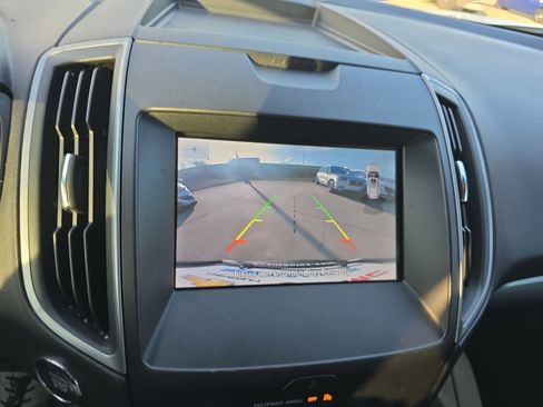 Used 2020 Ford Edge SE image 25