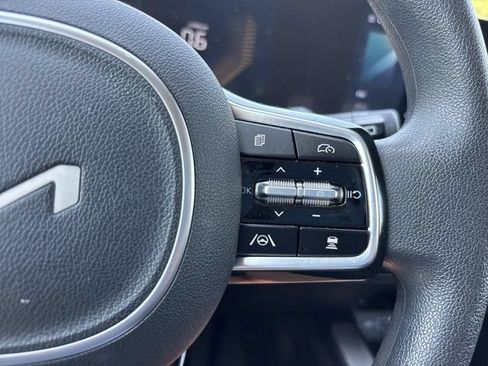 Used 2025 Kia Sorento LX FWD image 25
