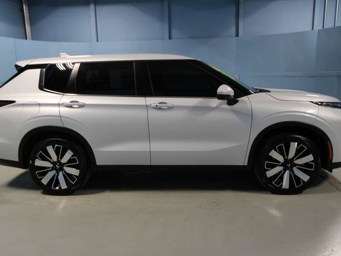 Used 2025 Mitsubishi Outlander SE AWD/4WD image 35