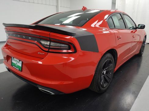 Used 2017 Dodge Charger SXT RWD image 9