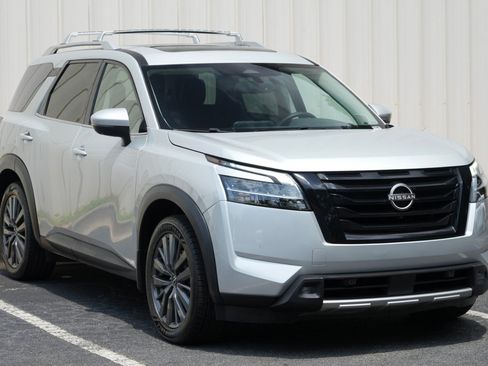 Used 2022 Nissan Pathfinder SL w/ SL Premium Package FWD image 52