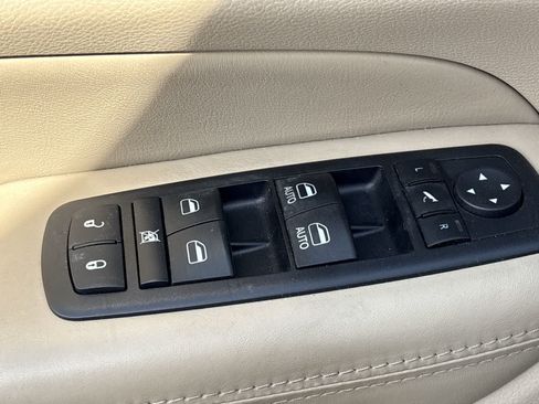 Used 2017 Jeep Grand Cherokee Overland w/ Jeep Active Safety Group AWD/4WD image 22