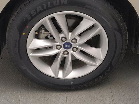 Used 2017 Ford Edge SEL FWD image 31