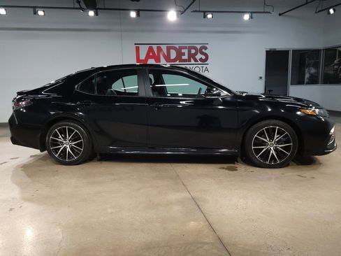 Used 2024 Toyota Camry SE image 8