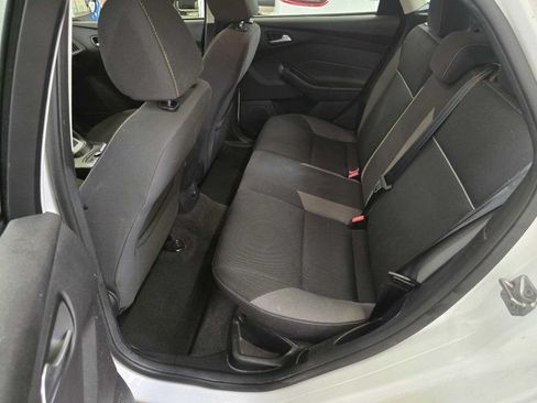 Used 2014 Ford Focus SE w/ SE Winter Package FWD image 8