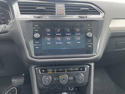 Used 2021 Volkswagen Tiguan SEL image 23