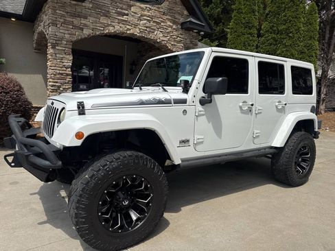 Used 2014 Jeep Wrangler Unlimited Sahara AWD/4WD image 2