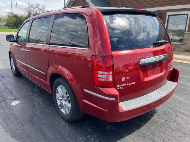 Used 2009 Chrysler Town & Country Limited w/ Entertainment Group #3 FWD image 6