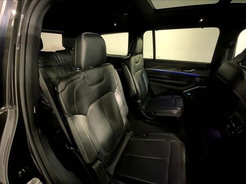 Used 2022 Jeep Grand Cherokee L Overland w/ Luxury Tech Group IV image 23