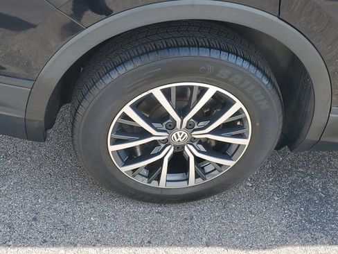 Used 2019 Volkswagen Tiguan SE w/ Panoramic Sunroof Package AWD/4WD image 5