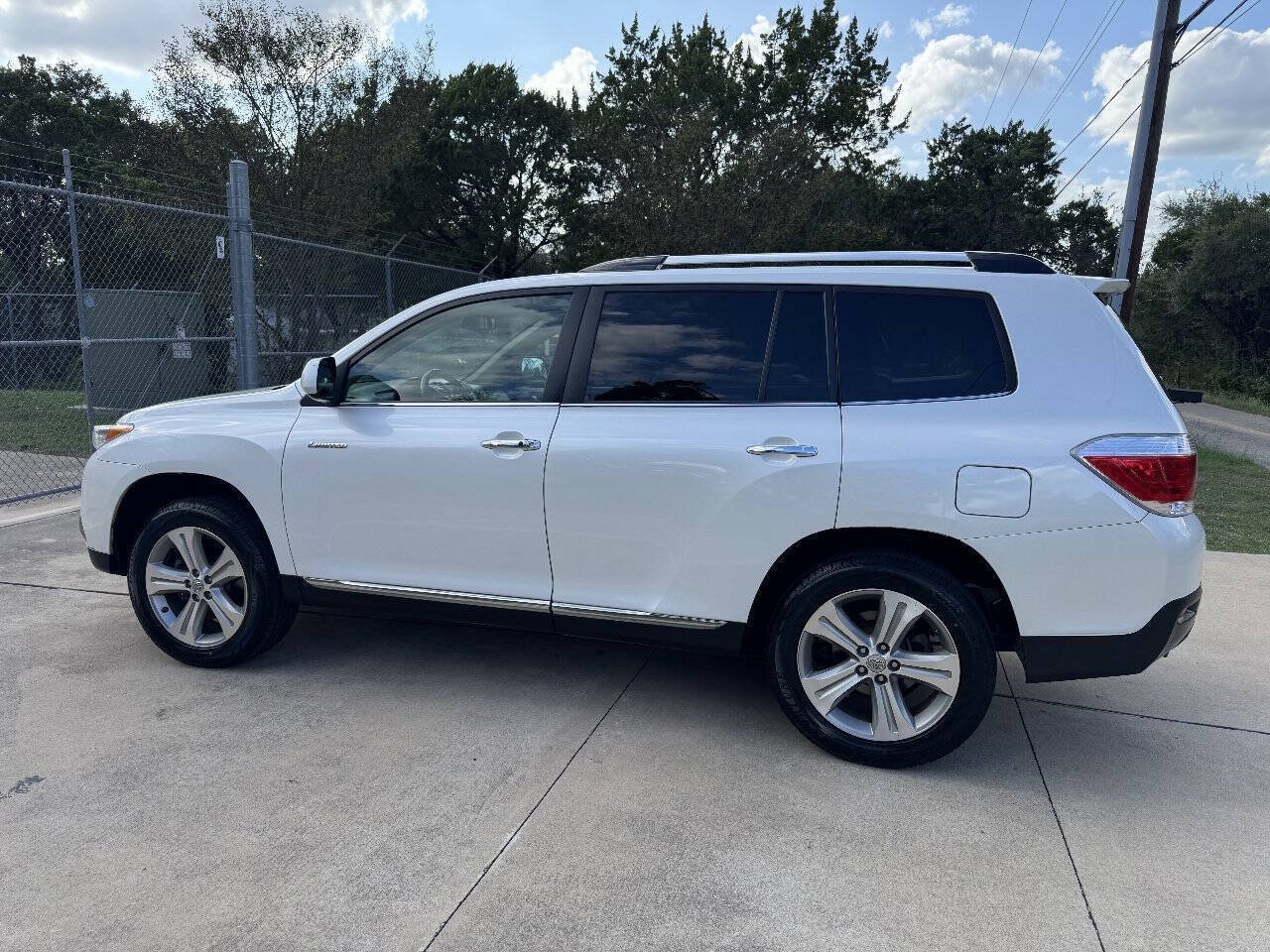 Used 2013 Toyota Highlander Limited AWD/4WD image 8