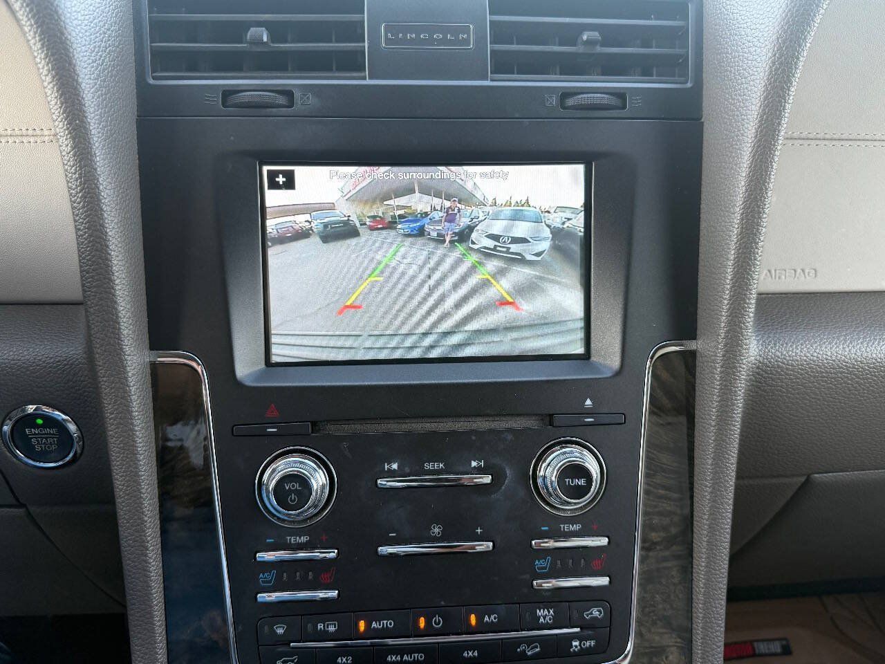 Used 2016 Lincoln Navigator Select AWD/4WD image 22