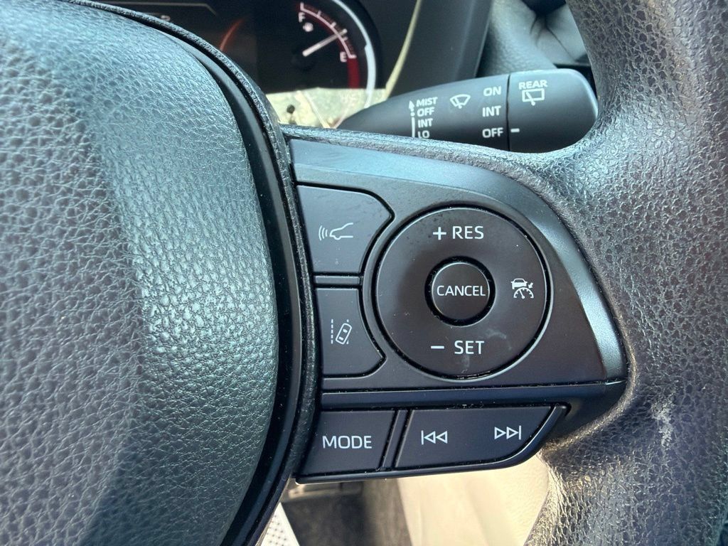 Used 2025 Toyota RAV4 LE AWD/4WD image 15