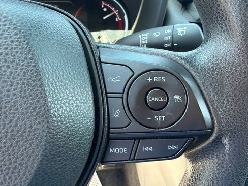 Used 2025 Toyota RAV4 LE AWD/4WD image 15