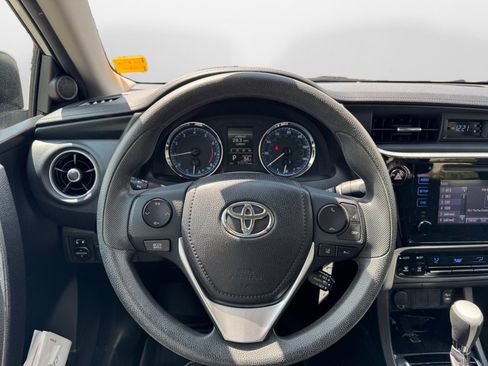 Used 2018 Toyota Corolla LE FWD image 10