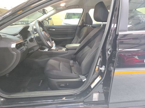 Used 2025 Nissan Altima 2.5 SV FWD image 3