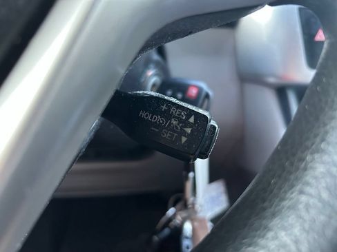 Used 2019 Toyota Highlander LE FWD image 24