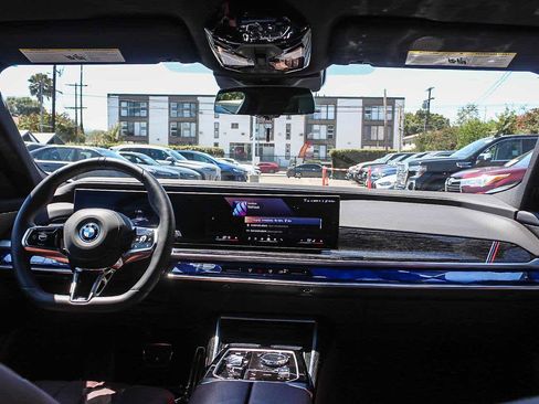 Certified 2025 BMW i7 eDrive50 w/ Executive Package RWD image 12