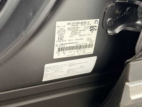 Used 2022 Ford Explorer XLT image 33