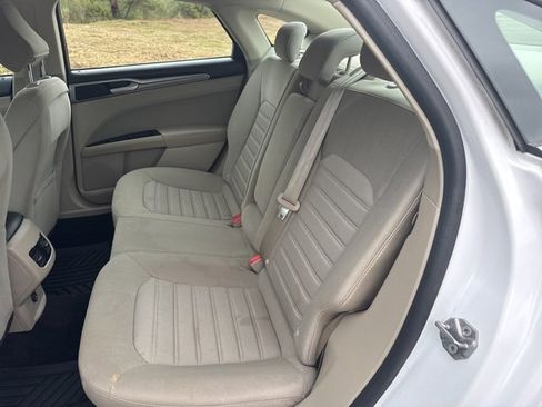 Used 2020 Ford Fusion SE image 12