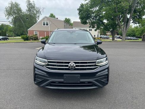 Certified 2022 Volkswagen Tiguan SE w/ Panoramic Sunroof Package AWD/4WD image 8