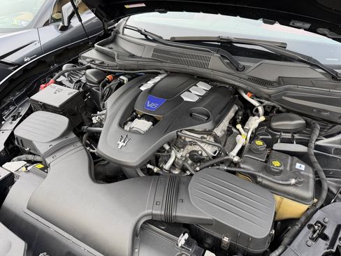 Used 2021 Maserati Ghibli S RWD image 38