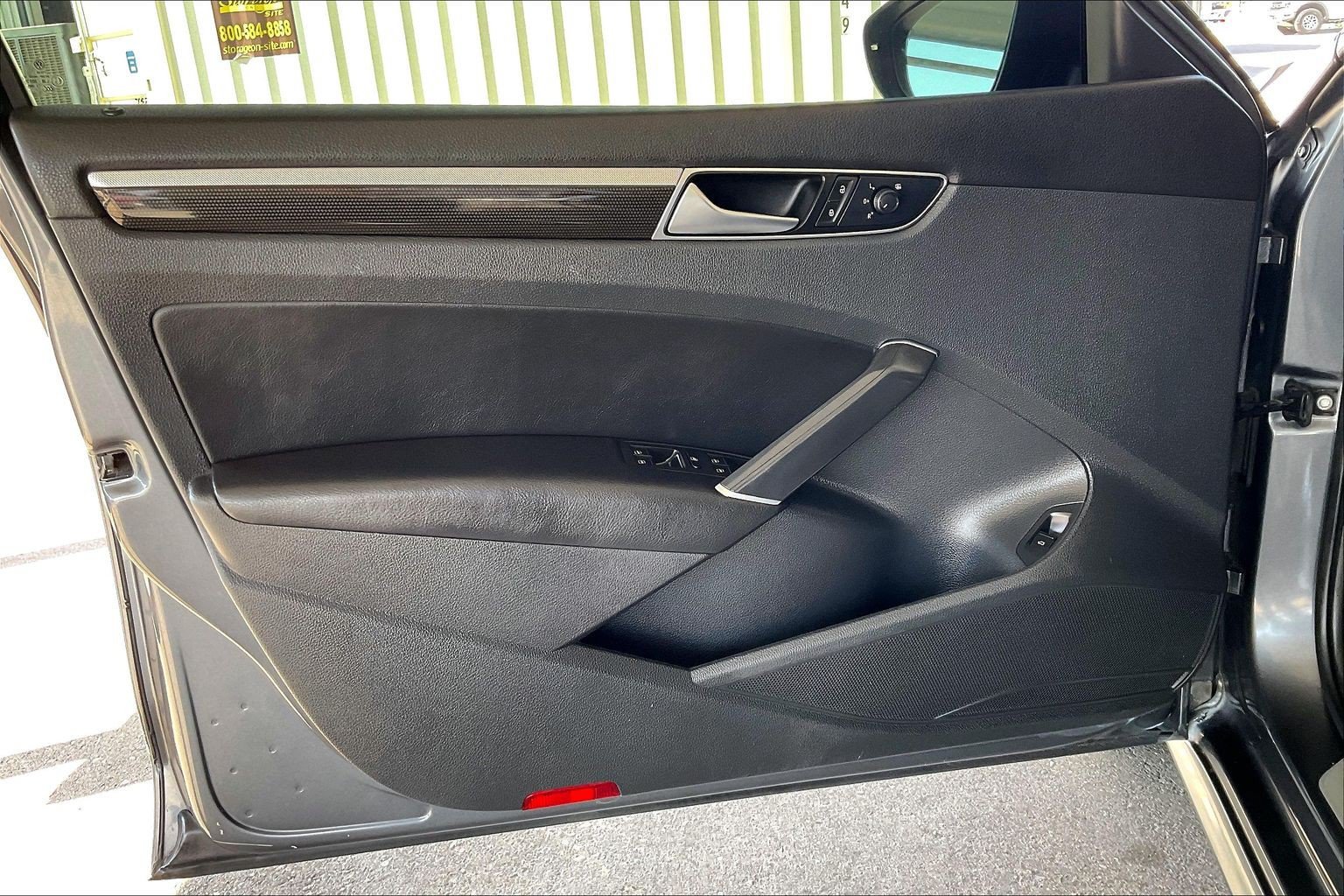 Used 2018 Volkswagen Passat 3.6 FWD image 19