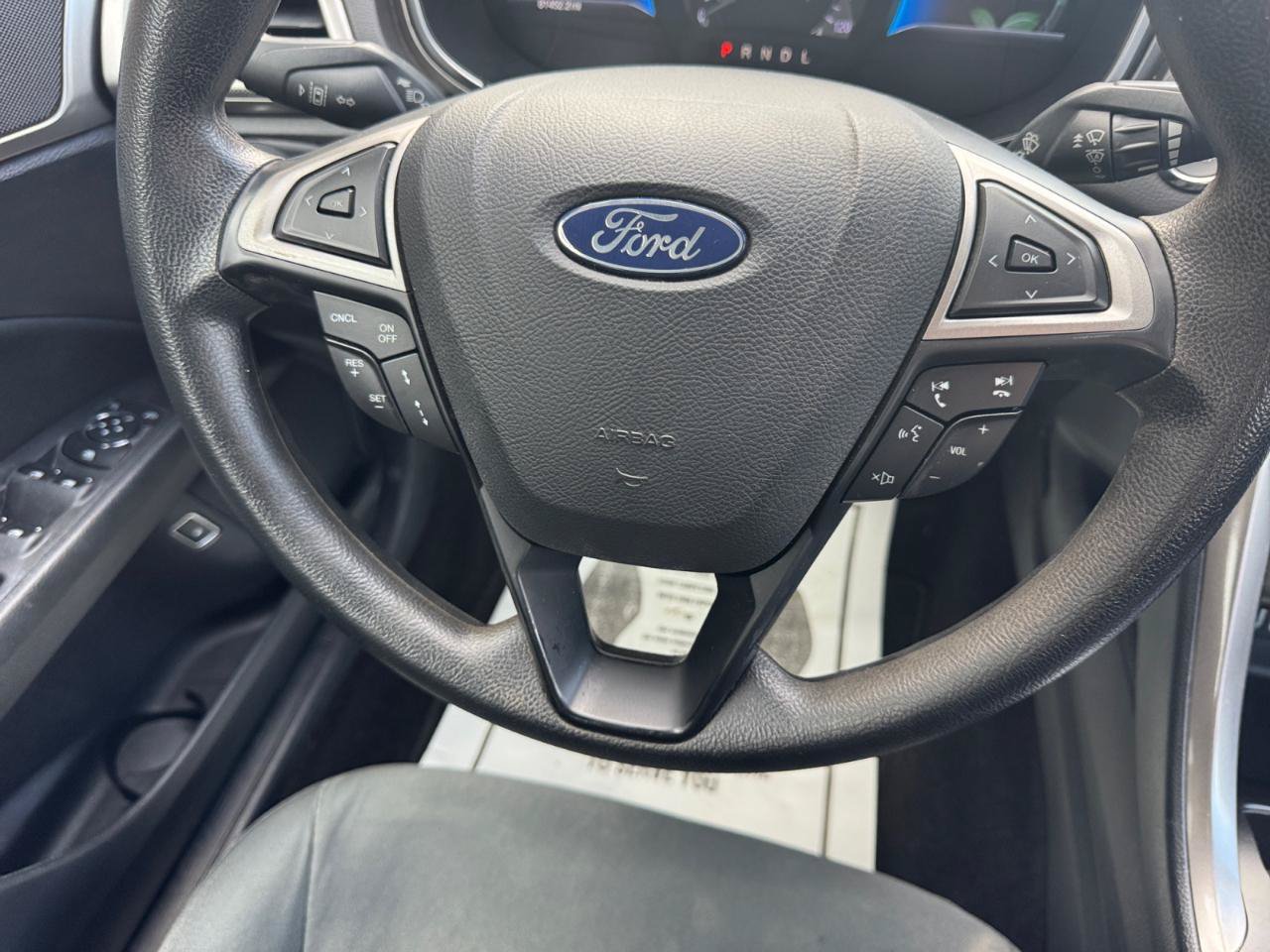 Used 2019 Ford Fusion SE FWD image 17