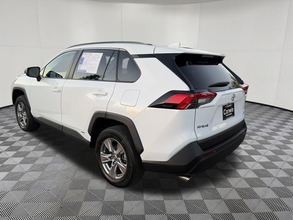 Used 2025 Toyota RAV4 LE AWD/4WD image 6