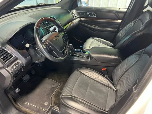 Used 2016 Ford Explorer Platinum image 7