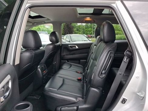 Used 2019 Nissan Pathfinder SL w/ SL Premium Package AWD/4WD image 10