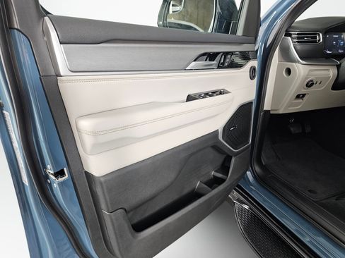 New 2026 Jeep Grand Wagoneer Limited w/ Rear Seat Video Group I AWD/4WD image 20