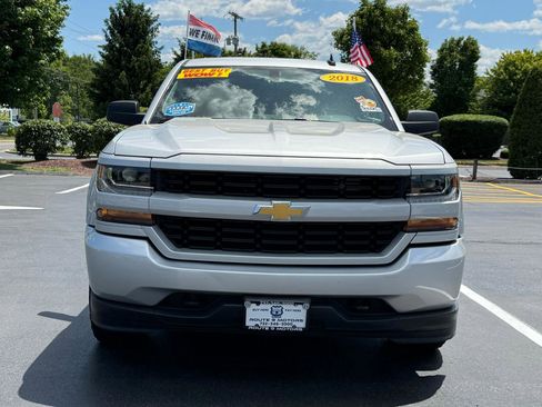 Used 2018 Chevrolet Silverado 1500 Custom w/ Custom Value Package RWD image 2