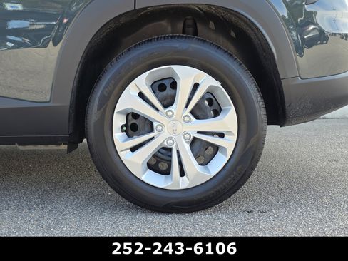 Used 2026 Chevrolet Trax LS image 38