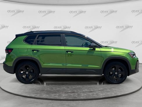 Certified 2026 Volkswagen Taos SE AWD/4WD image 8