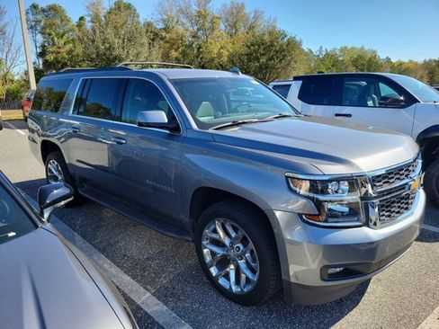 Used 2020 Chevrolet Suburban LT w/ Luxury Package image 3