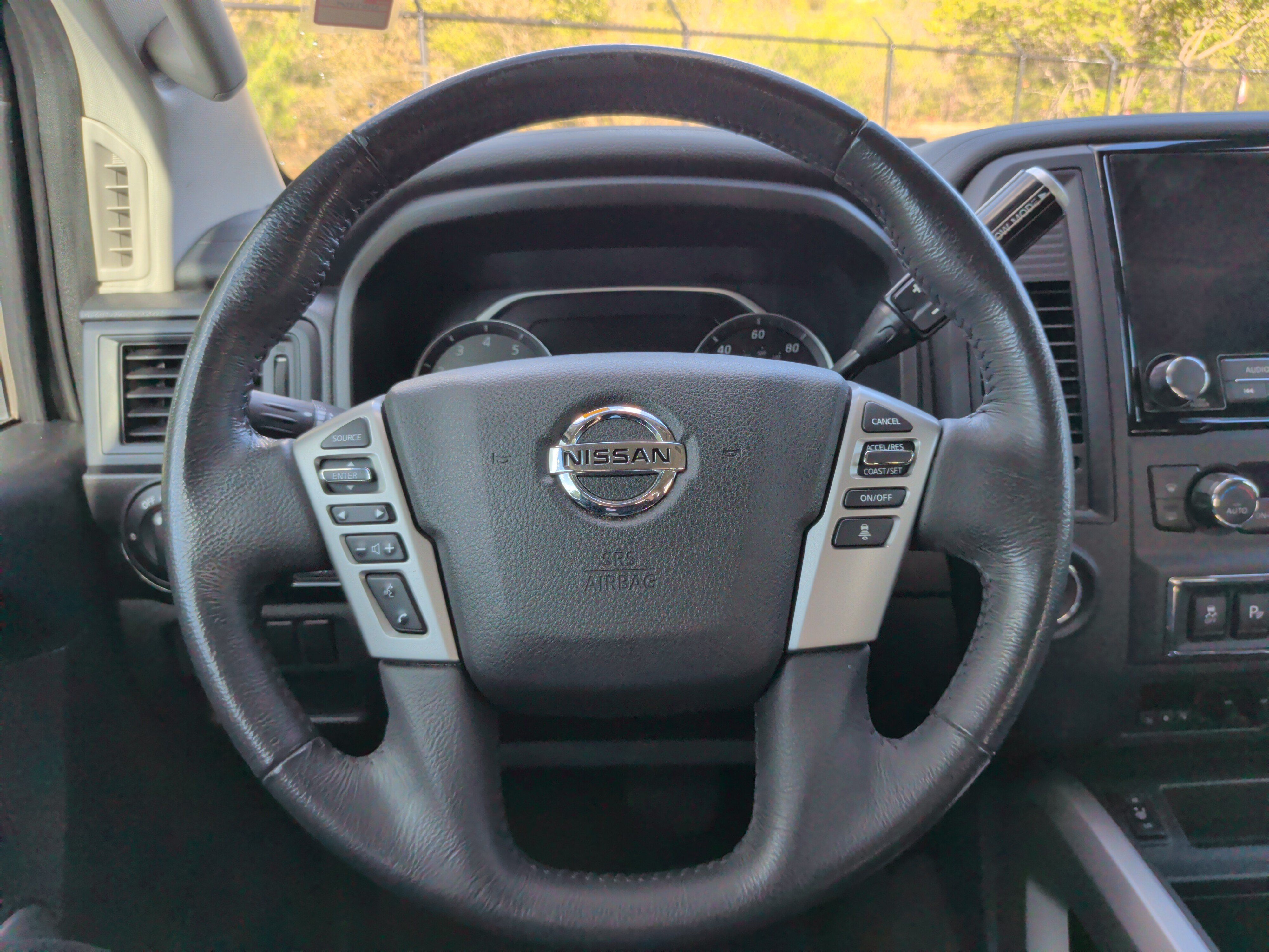 Used 2022 Nissan Titan SV w/ SV Convenience Package RWD image 21