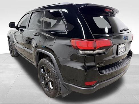 Used 2018 Jeep Grand Cherokee Laredo image 6