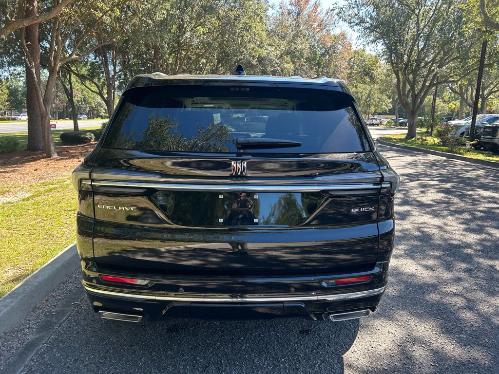 Used 2027 Buick Enclave Avenir w/ LPO, Illumination Package FWD image 7