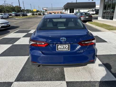 Used 2023 Toyota Camry LE FWD image 4