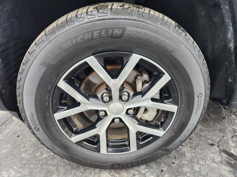 Used 2024 Jeep Grand Cherokee Limited image 10