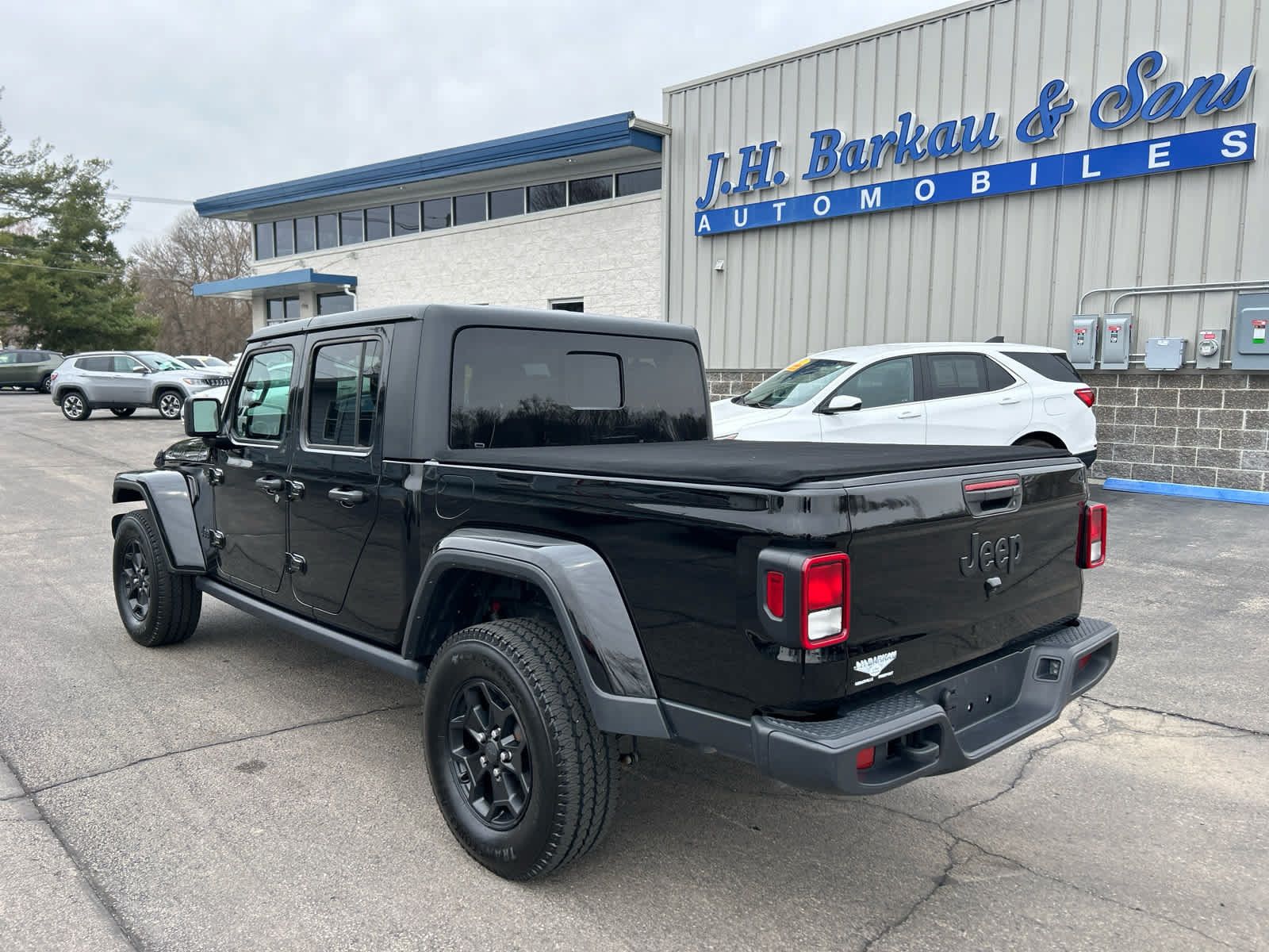 Used 2021 Jeep Gladiator Sport AWD/4WD image 6