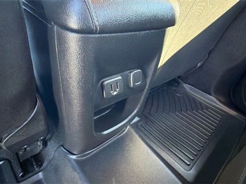 Used 2021 Chevrolet Colorado LT w/ Safety Package image 18