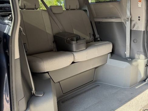 Used 2016 Toyota Sienna XLE FWD image 18
