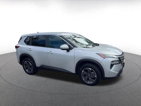 Used 2025 Nissan Rogue SV FWD image 2