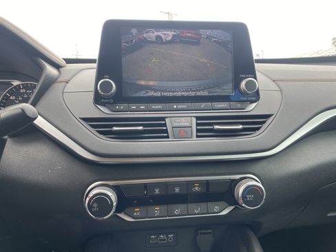 Used 2021 Nissan Altima 2.5 SR FWD image 14