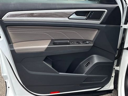 Used 2022 Volkswagen Atlas Cross Sport SE image 11