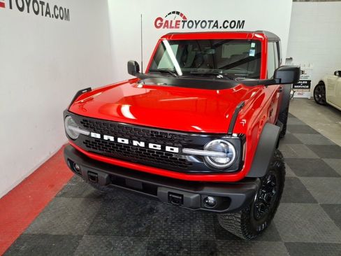 Used 2023 Ford Bronco Wildtrak image 3